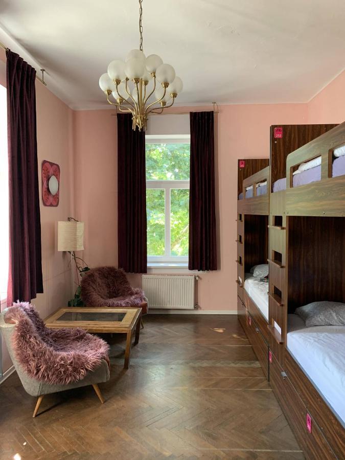 Vila Veselova, Ljubljana City Center Hostel Bagian luar foto