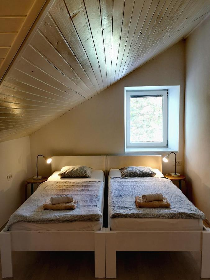 Vila Veselova, Ljubljana City Center Hostel Bagian luar foto