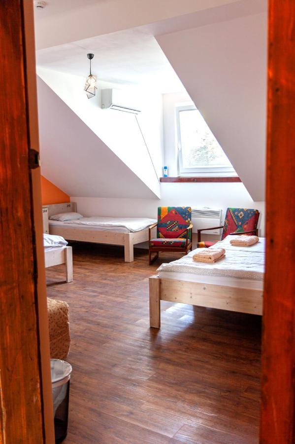 Vila Veselova, Ljubljana City Center Hostel Bagian luar foto