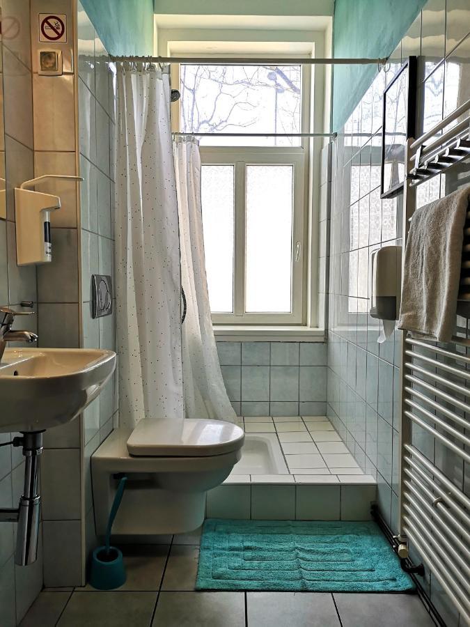Vila Veselova, Ljubljana City Center Hostel Bagian luar foto